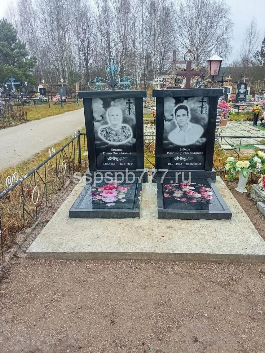 Stela-i-cvetnik-iz-stekla-dlya-pamyatnika